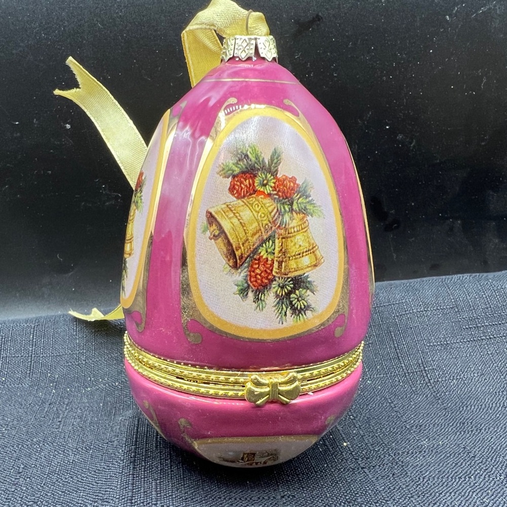 Mr. Christmas Valerie Hinged Trinket Box Music Box  Purple w/ Christmas scenes